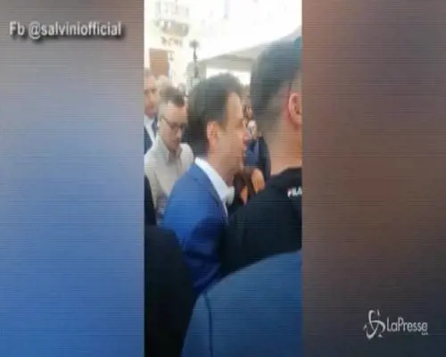 Salvini e lo sfottò social a Conte: "Ma non è l'allenatore?"