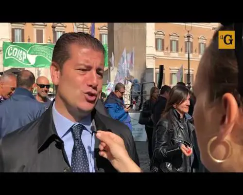 Sindacati di polizia contro il governo: "Questa manovra ci umilia"