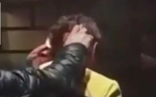 Ragazzini danno fuoco ai capelli di un clochard a Chioggia