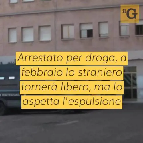 Preferisce carcere all'espulsione: magrebino ingoia batterie e si cuce occhi e bocca