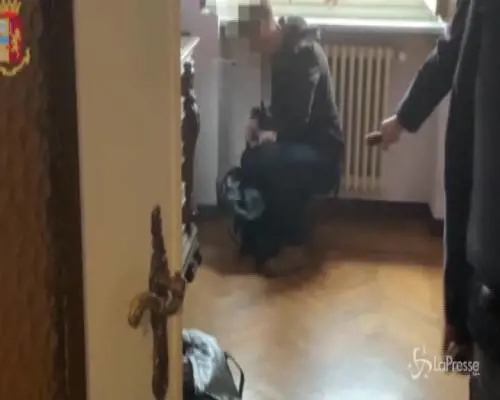 Migranti, polizia scopre banda di 'passeur' ad Aosta: 6 arresti