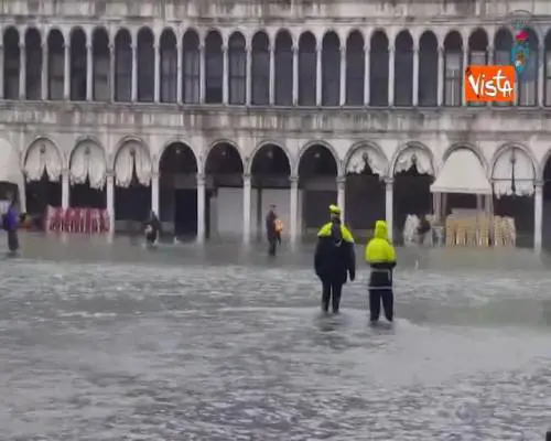 Acqua alta a Venezia, Piazza San Marco sommersa