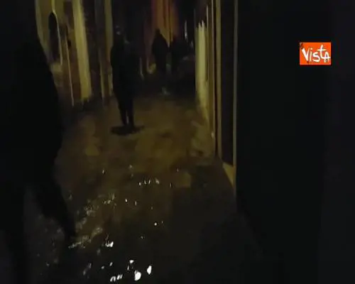  Acqua alta record a Venezia, 187cm 