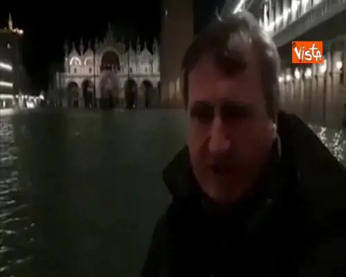 Acqua alta Venezia, il sindaco Brugnaro: “Dichiareremo stato calamità, Mose va finito al più presto” 