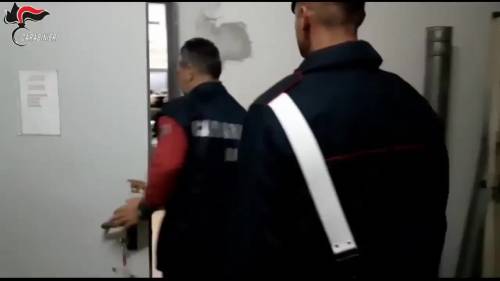 Il video del blitz dei carabinieri a Melito di Napoli