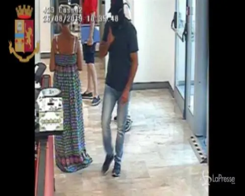 Trapani, arrestati rapinatori di banca: incastrati da una t-shirt