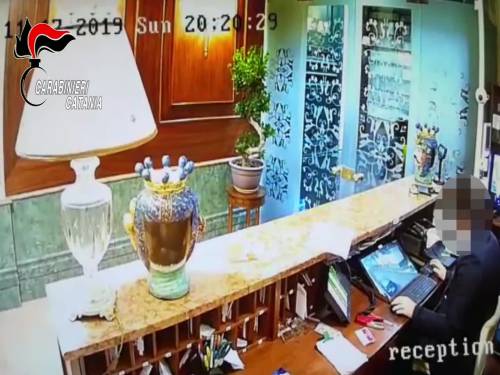 Arrestato rapinatore seriale, era entrato in hotel portando via 80 euro