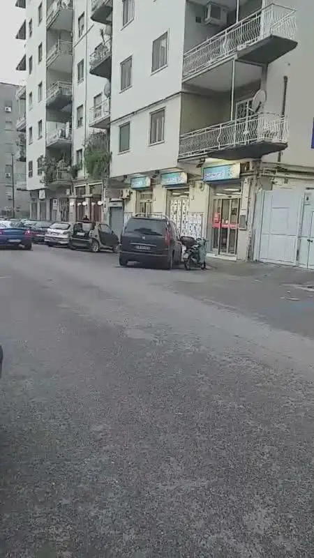 Il video della discarica di pneumatici a Fuorigrotta