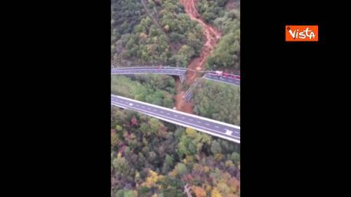 Viadotto crollato, la ripresa aerea del tratto di strada interrotto