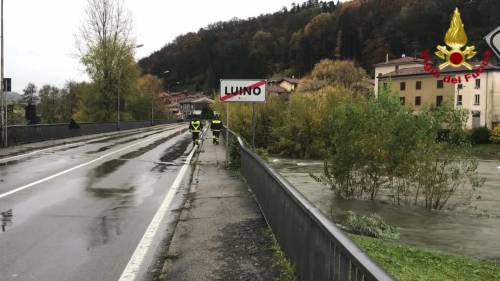 I vigili del fuoco tornano nella caserma nonostante il maltempo