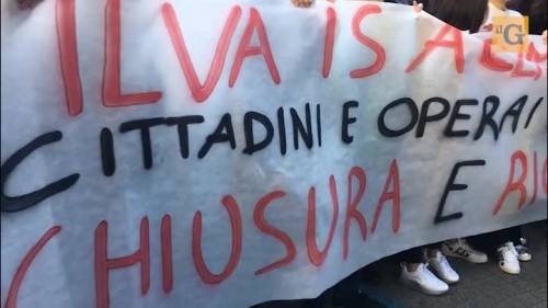 Taranto, il giorno della protesta in Confindustria e in piazza
