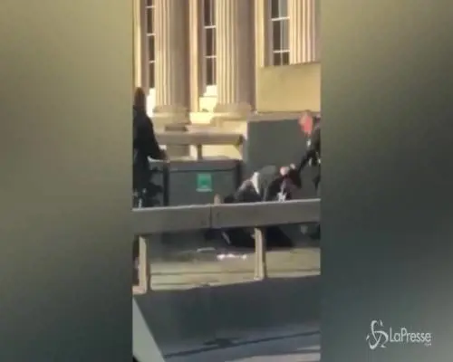 Attentato a Londra, identificato l'aggressore