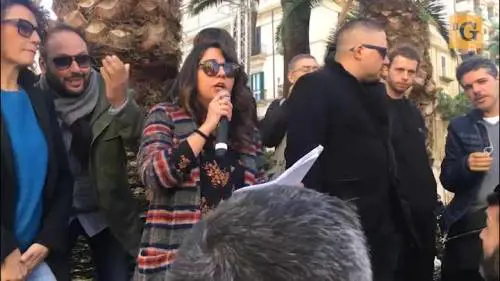 Le sardine a Taranto: la piazza piena solo a metà