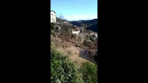 Fango scende come magma dalla montagna nell'Imperiese