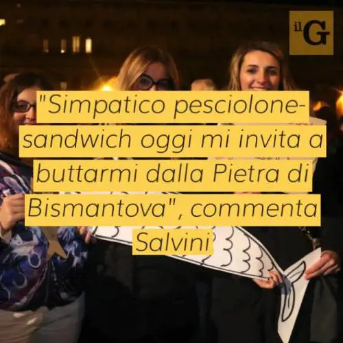 Sardine all'attacco in piazza: "Salvini giù dalla Pietra di Bismantova"