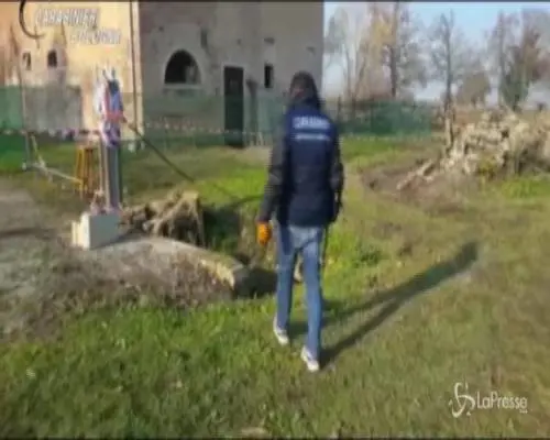 Bologna, uccide ladri sparando dalla finestra: la scientifica al lavoro