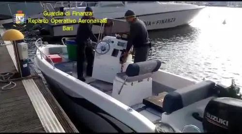 La finanza ferma un'imbarcazione: arrestato lo scafista