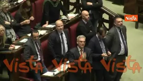 Mes, Fdi contro M5s in Aula: "Clown!"