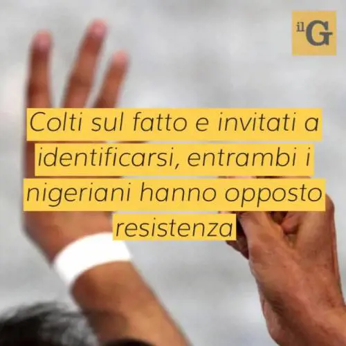 Sorpresi a nascondere la droga, nigeriani aggrediscono carabinieri: denunciati