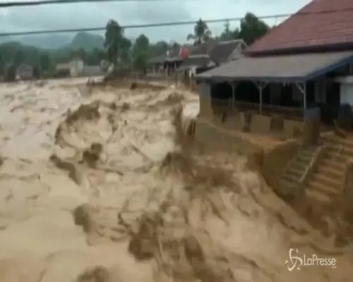 Indonesia, gravi inondazioni a Giacarta: 18 morti