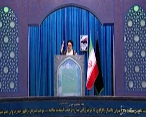 Iran, in migliaia cantano "morte all'America"