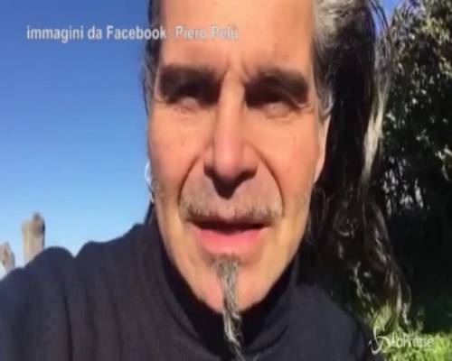 Piero Pelù volontario per pulire la spiaggia della Feniglia