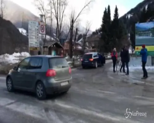 Auto sulla folla in Alto Adige: le immagini del luogo dell'incidente