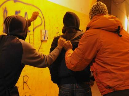 Botte e minacce alle compagne: due ragazzine denunciate per aggressione