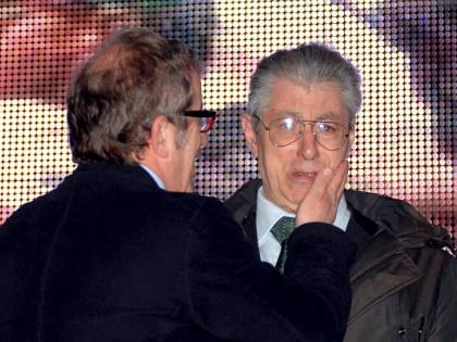 Bossi attacca Maroni: "Ha il culo largo per più poltrone"