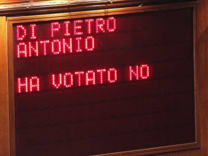 Idv, in parlamento Di Pietro perde altri tre pezzi
