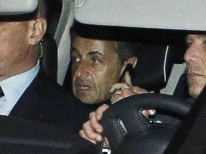 Sarkozy in tribunale, il suo partito nel caos