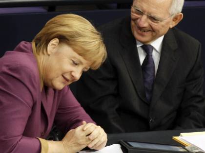 Il grillino Vacca: "Processate Merkel e Schaeuble per crimini contro l'umanità"