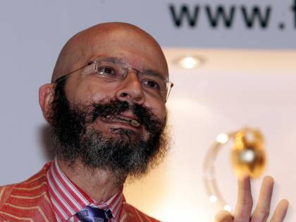 Oscar Giannino silurato da Radio24: "Conflitto d'interessi"