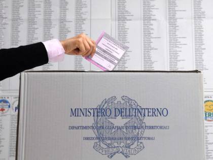Il governo vuole l'election day: "La Regione Lazio si adegui" Dimezzato numero delle firme