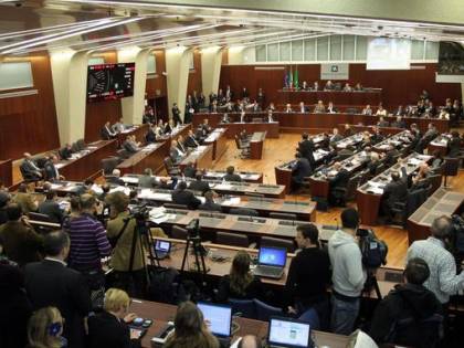 Rimborsi illeciti, caos in Lombardia: indagati i capigruppo della sinistra