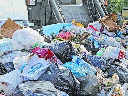 L’anti-politica ha trasformato Parma nella Napoli del pattume