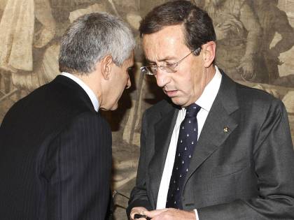 Il Professore divora gli alleati: Casini crolla, Fini può sparire