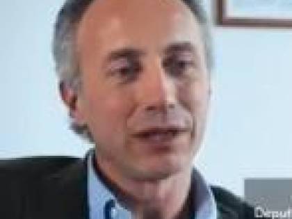 Straordinari a teatro per il trio anti Cav