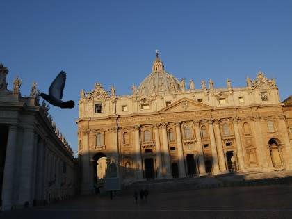 Roma, San Pietro diventa set a luci rosse: fermati fotografo e modella