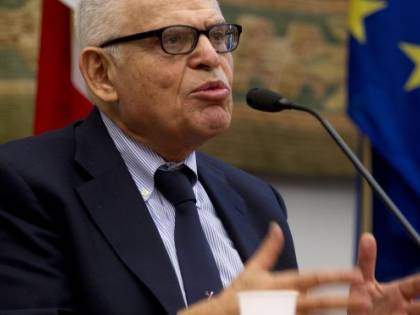 Luttwak stronca Obama: "Ha ceduto all'Iran"