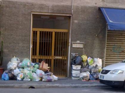Il disastro Acam lascia La Spezia nella rumentaCittà sommersa dai rifiuti