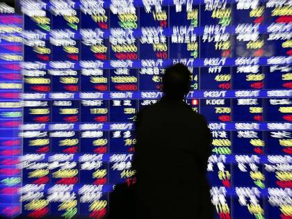 Torna la minaccia di Moody's: Piazza Affari giù, lo spread su