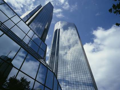 Deutsche Bank nella tempesta: Bundesbank avvia un'indagine sui derivati