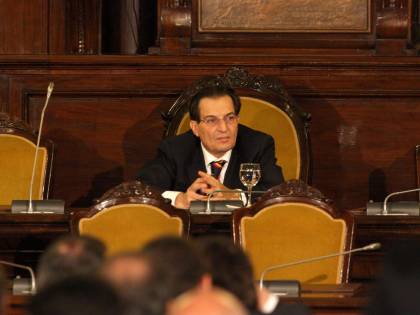 Regione Sicilia, premi ai dirigenti per "usare internet” e “inviare email”