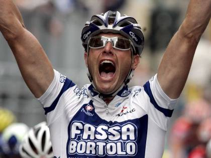 Il doping intacca il Giro d'Italia: sospeso il gregario di Nibali. Spunta il nome di Petacchi
