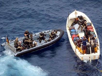 Ecco la pirateria di oggi: tra boss della droga e pescatori col machete
