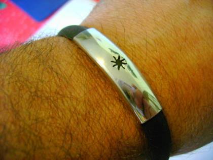 La moda cafona dei braccialetti