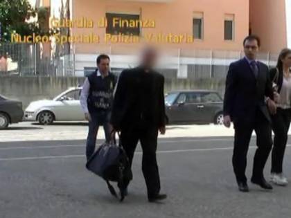 Affari sporchi allo Ior: in cella un alto prelato e un agente dei servizi