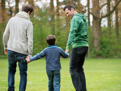 "Denunciamo chi registra i figli delle coppie gay"