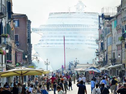 Venezia, deciso lo stop alle grandi navi nel bacino di San Marco